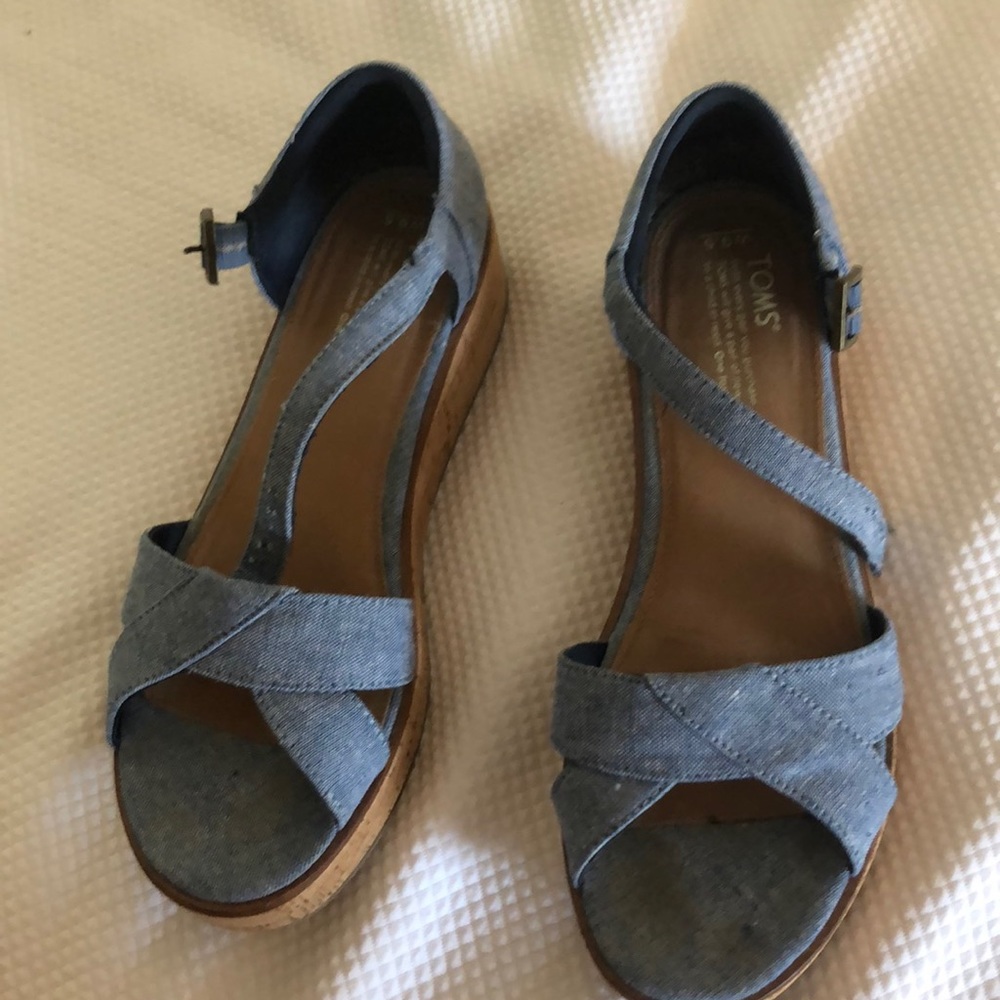Toms Harper wedge sandal size 9.5